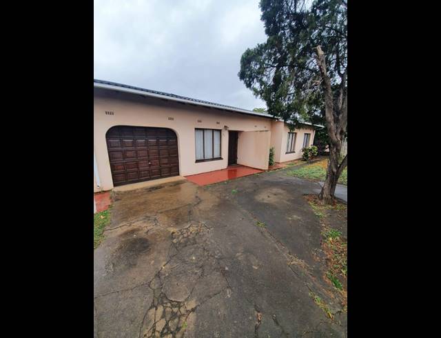 4 BEDROOM HOUSE FOR SALE IN NGWELEZANA